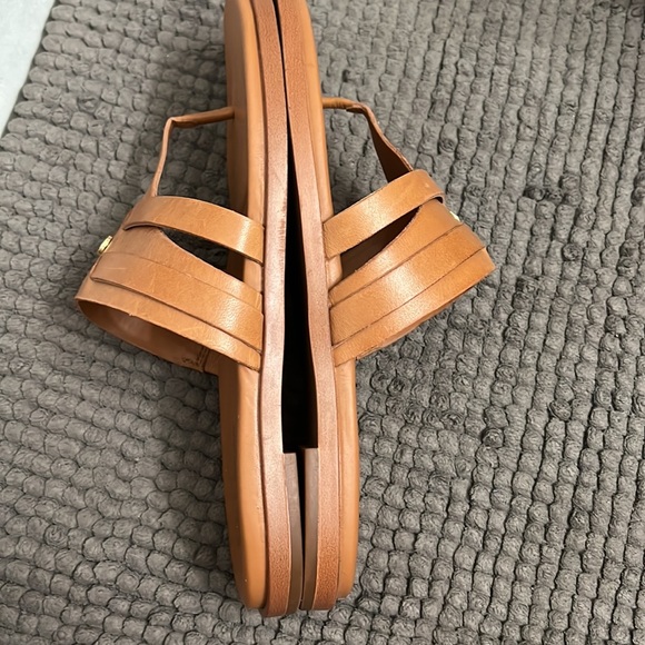 NWOT COLE HAAN tong flat shoes, size 6B - Picture 6 of 10